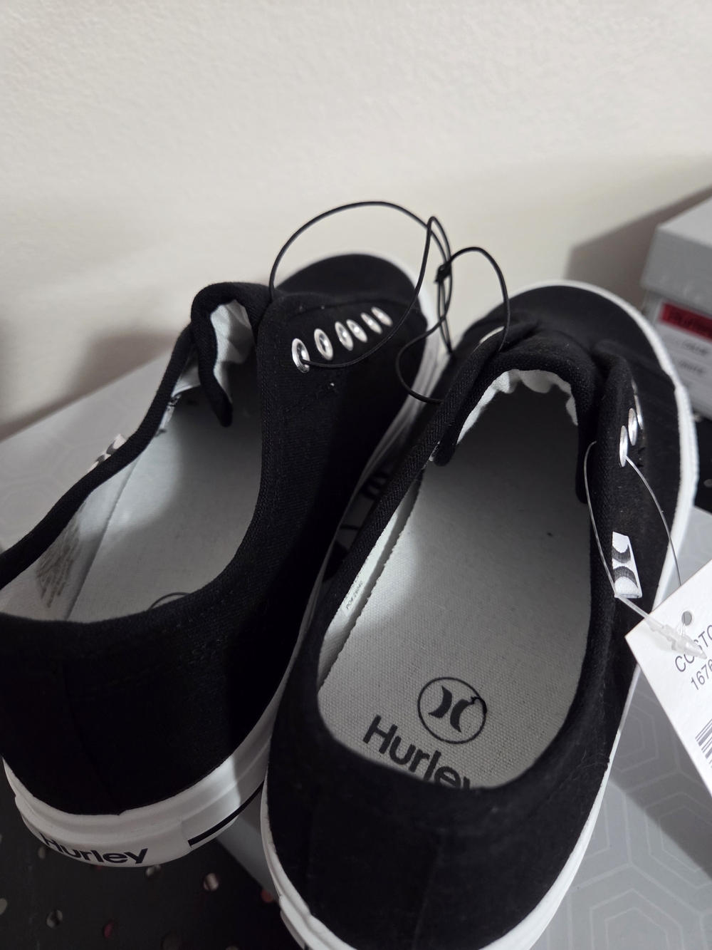 Hurley Chloe Low-Top Sneakers - Black - Picture 4 of 7